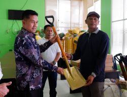 DLH Kutim Terima Bantuan Sarpras dari Ketua DPRD