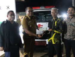 Penuhi Permintaan Warga Jalan Padat Karya RT 32, Kasmidi Serahkan 1 Unit Ambulans