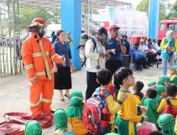 Damkar Kutim Edukasi Anak-anak TK ABA 2 Untuk Pengenalan Profesi Petugas Pemadam Kebakaran