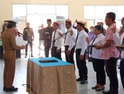 5 Anggota BPD Desa Long Wehea Kecamatan Muara Wahau Dilantik Bupati Kutim