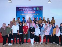 Perkenalkan Teknik Baru, Disdikbud Kutim Gelar Pelatihan Membatik Media Kayu