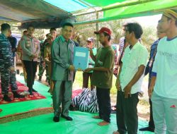 Ikut Panen Buah Semangka, Joni Berharap Dapat Mendorong Perekonomian Masyarakat Lokal