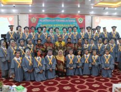 Hadiri Pengambilan Sumpah Asisten Keperawatan SMK Singa Geweh, Kasmidi : Perawat Sangat Dibutuhkan