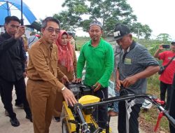 10 Kelompok Tani Mendapat Bantuan Alat Pertanian