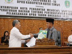 Paripurna DPRD, Pemkab Kutim Sampaikan Nota Pengantar Raperda Pertanggungjawaban Pelaksana APBD TA 2022