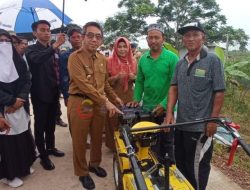 DTPHP Kutim Berikan Bantuan Alsintan Kepada 10 Poktan