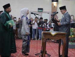 Hj Mulyana Diambil Sumpah/Janji Anggota PAW DPRD Kutim
