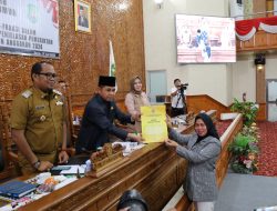 Tujuh Fraksi DPRD Kutim Sampaikan Pandangan Umum Mengenai Rancangan KUA-PPAS APBD 2024 Pada Paripurna ke 18