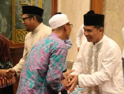 Ketua DPRD Kutim Ikut menyambut kedatangan jamaah haji asal Kutim di Masjid Agung Al-Faruq