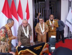 Disaksikan Bupati dan Wabup Kutim, Gubernur Kaltim Isran Noor Resmikan Gedung Baru STIE Nusantara Sangatta