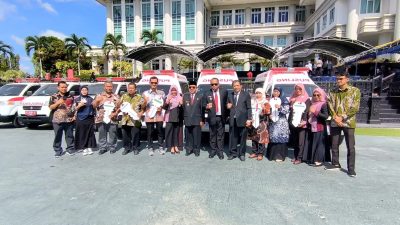 Maksimalkan Pelayanan Kesehatan, Bupati Kutim Serahkan Enam Unit Ambulans Untuk Puskesmas