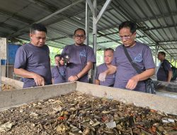 Wabup Kasmidi Bulang Kunjungi Pusat Budidaya Maggot di Sleman