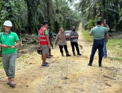 Dugaan Pencemaran Limbah, Dewan Tinjau Langsung Sungai di Desa Pelawan Kecamatan Sangkulirang