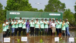 Pemkab Kutai Timur dan PT Arkara Pratama Energi (APE) Rayakan Hari Lingkungan Hidup dan Hari Laut Sedunia dengan Penanaman Mangrove dan Transplantasi Terumbu Karang