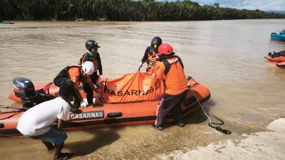 Tiga Korban Kapal Tenggelam di Sungai Sempayau Ditemukan Meninggal, Dua Masih Hilang