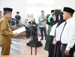 Bupati Kutim Lantik Anggota PAW BPD Sangatta Selatan, Ingatkan Tantangan Fiskal dan Efisiensi Anggaran