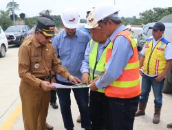 Proyek Jalan Pengalihan Simpang Perdau Tuntas, Bupati Ardiansyah Tinjau Kesiapan Operasional