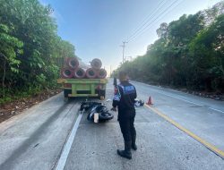 Pemotor Tabrak Truk Mogok di Jalan Poros Sangatta–Bontang, Satlantas Polres Kutim Lakukan Penyelidikan