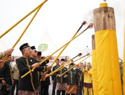 Buka Erau Adat Pelas Benua, Bupati Kutim Tegaskan Pentingnya Pelestarian Budaya di Tengah Pembangunan