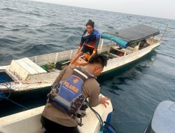 Polisi Penolong Bergerak Cepat, Lima Pemancing Dievakuasi dari Kapal Mati Mesin di Perairan Sangatta